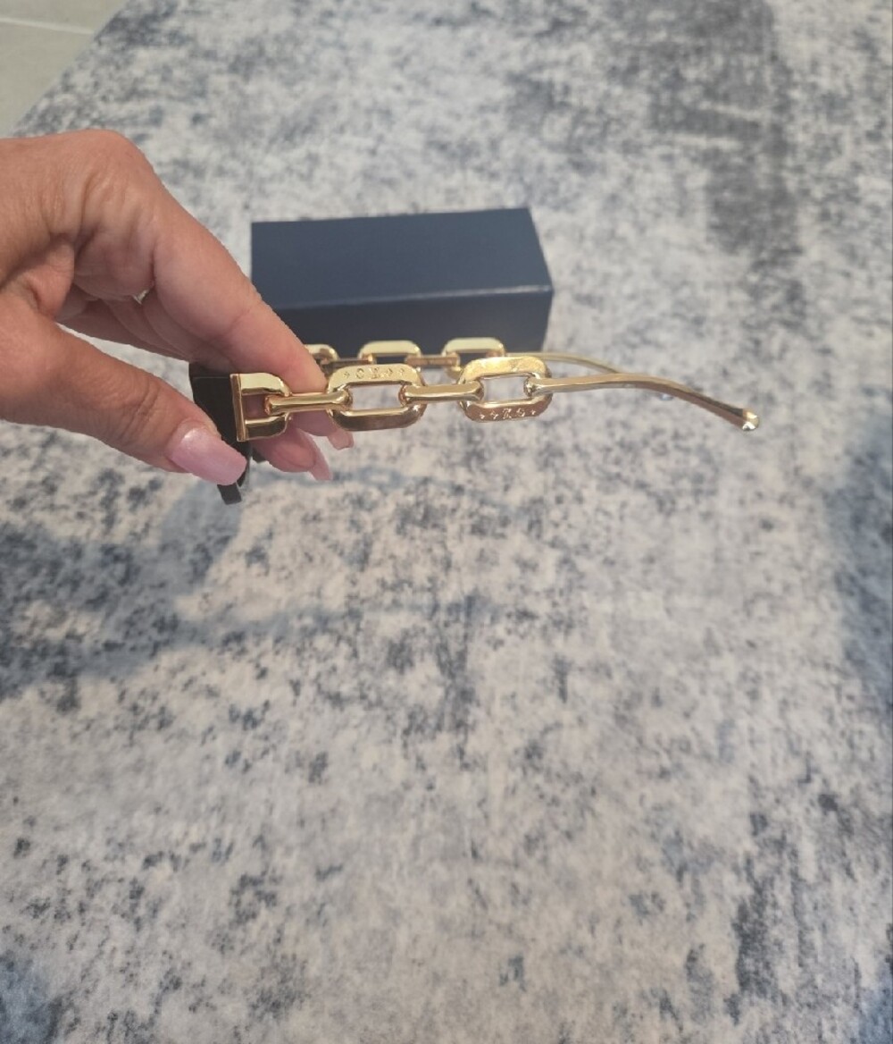 Luxury Louis Vuitton Women's Black Sunglasses with Gold Chain Arms - Picture 4 of 4